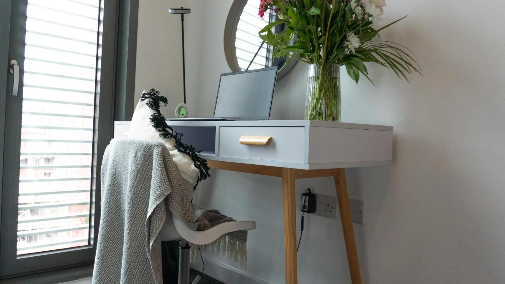 Elegant City Centre Penthouse- Work & Relaxation Sheffield